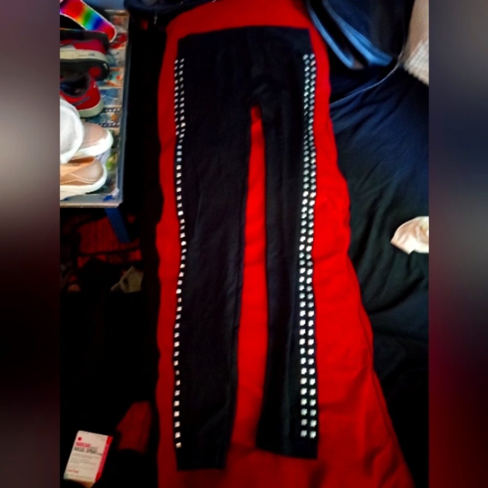 Black pyramid stud leggings